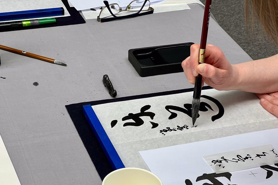 Settling Down into the Joyful Path of Shodō Calligraphy
